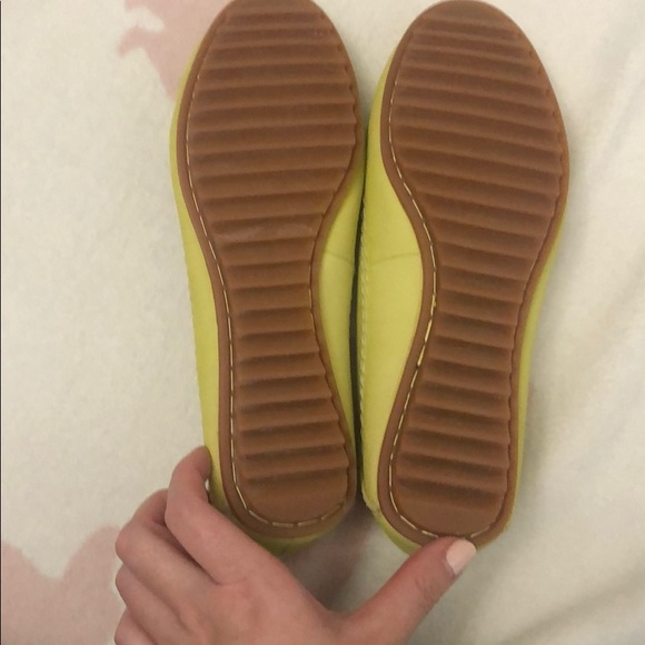 NWOT—Hush Puppies Bright yellow Flats, suede, US5 - Picture 5 of 5